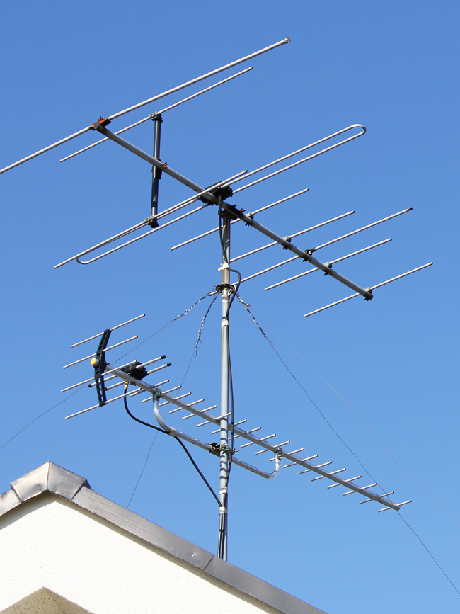 地上デジタルアンテナ(UHF)2方向屋根馬設置